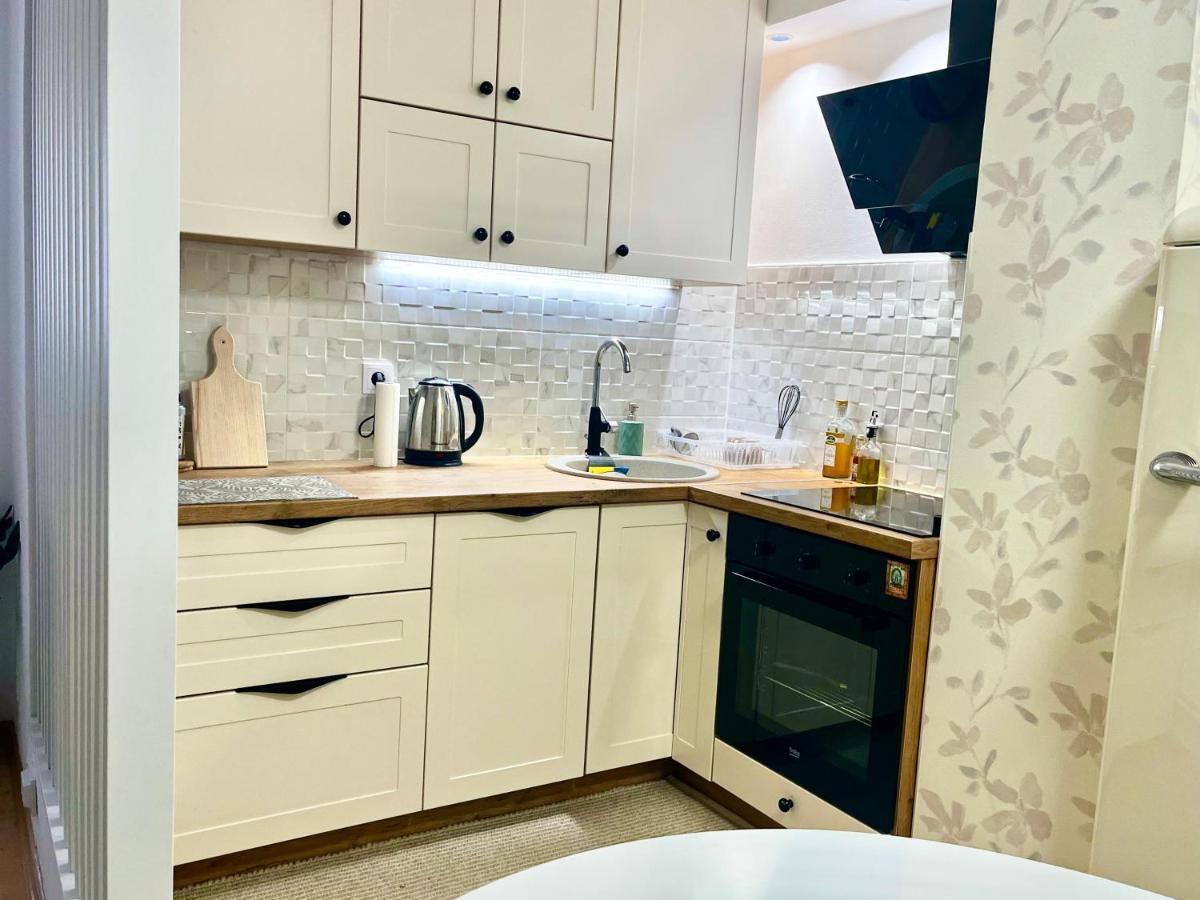 Sapartment 86 *