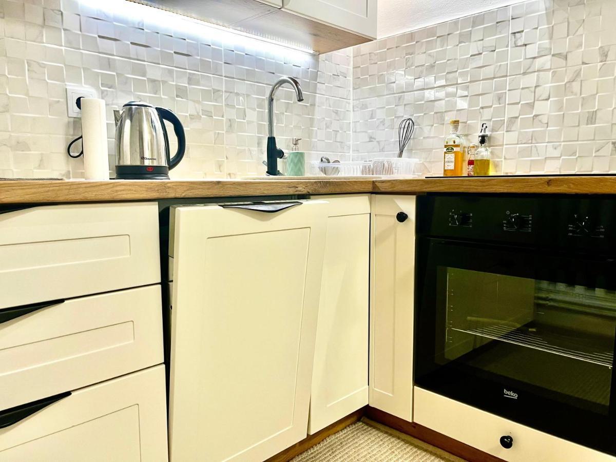 Sapartment 86 *